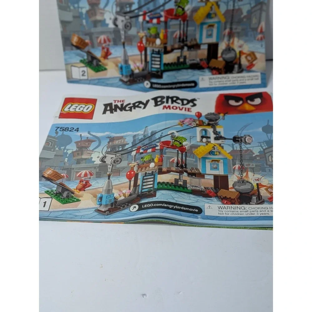 LEGO the Angry Birds Movie: Pig City Teardown (75824) Manuel's Only Fast Shippin